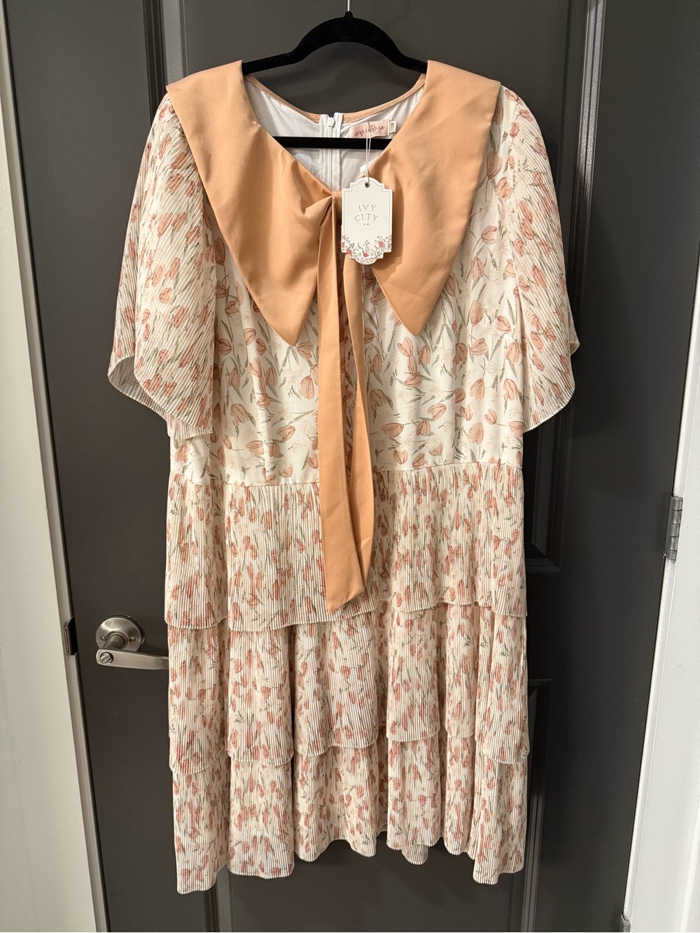 Ivy City Co Peach Bow-Front Floral Dress